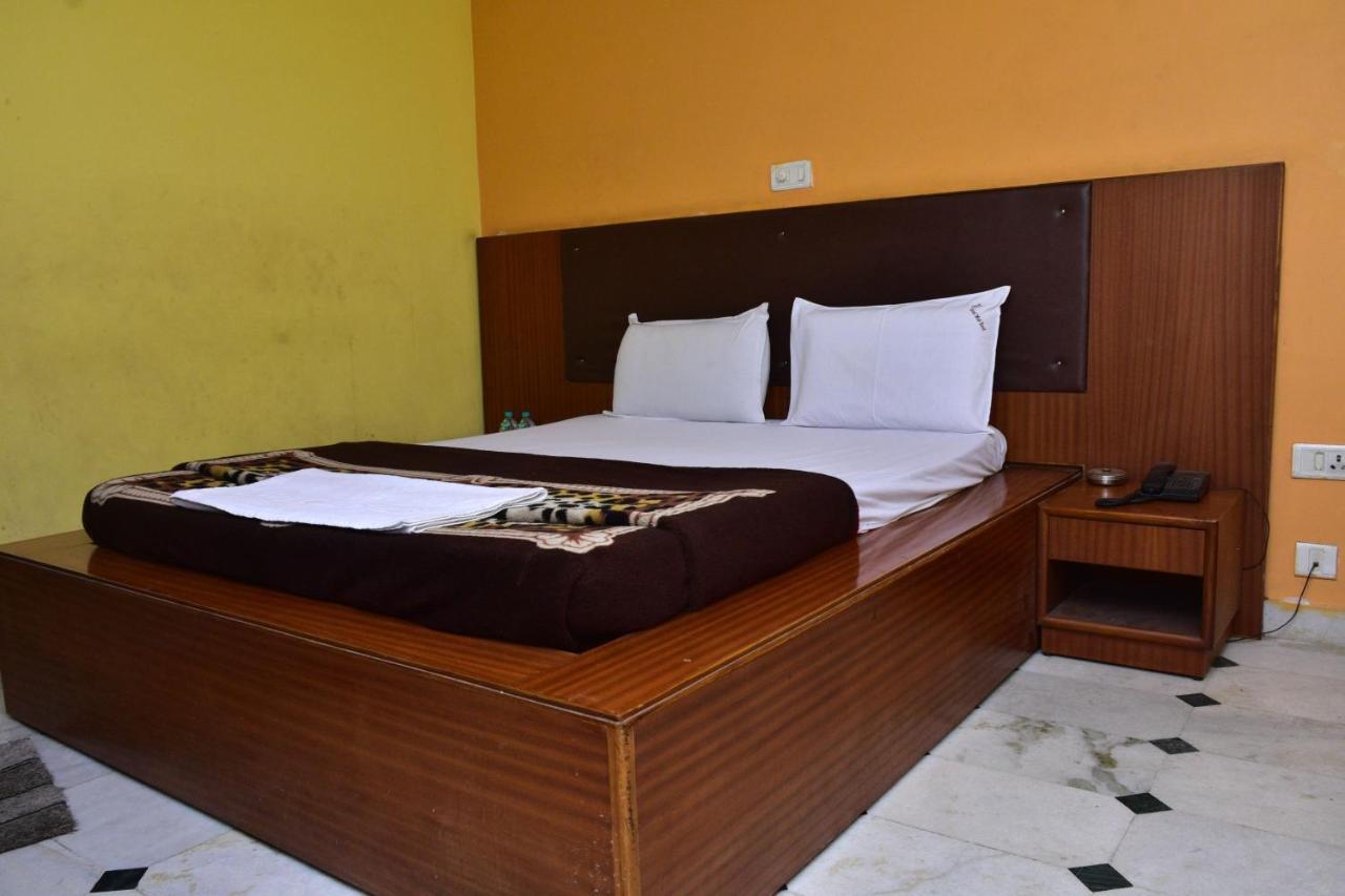 Hotel Mid East Haridaspur Eksteriør billede